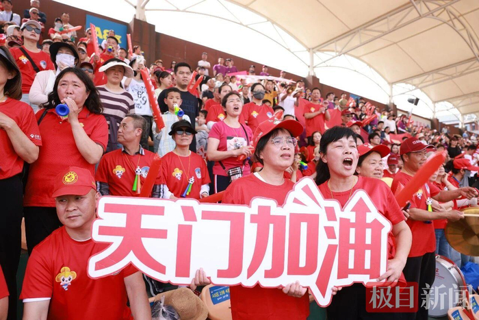 华体会网页版-天门队下场再战！拼到最后的你们也值得掌声与喝彩|足球|足球联赛|赛事|失利|比赛_新浪体育_新浪新闻